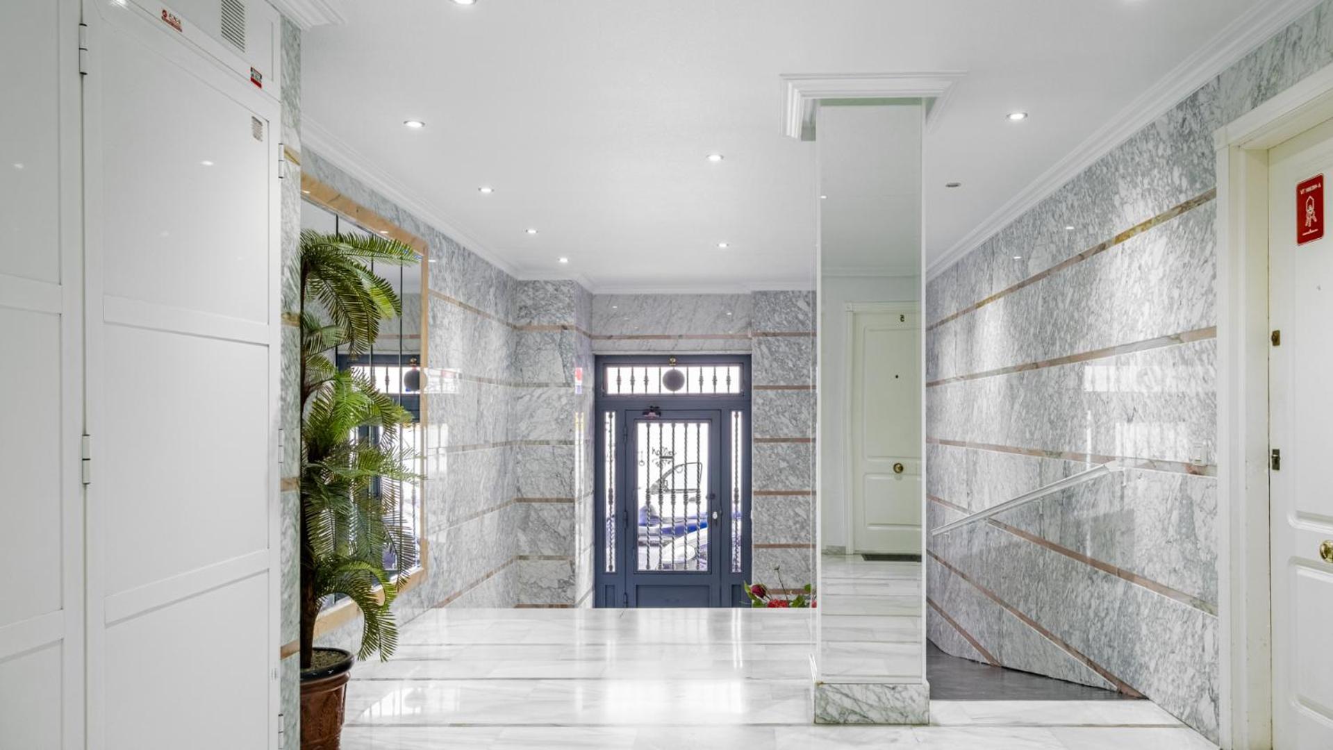 Apartamento Centrico Con Garaje Torrevieja Bagian luar foto