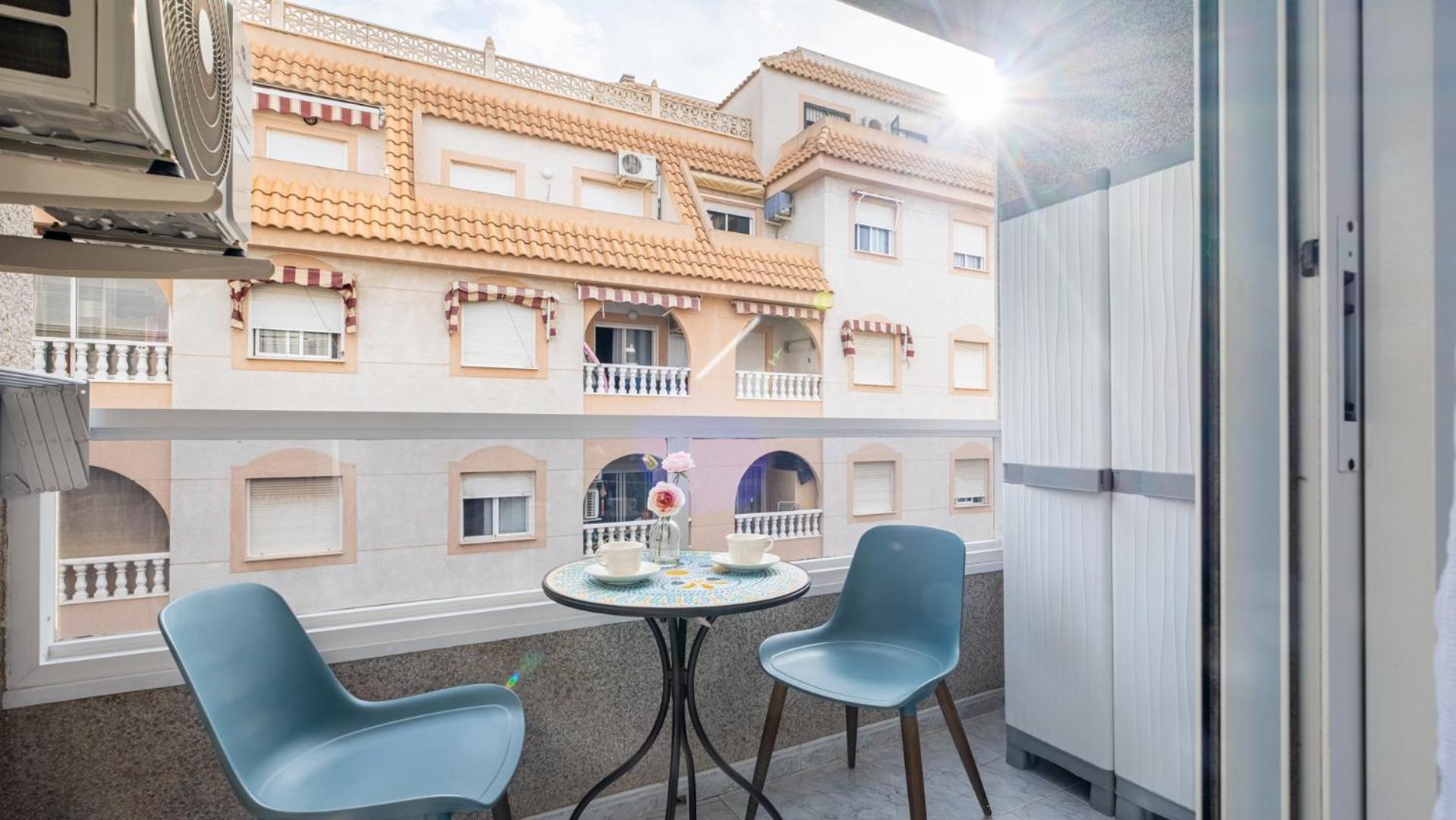 Apartamento Centrico Con Garaje Torrevieja Bagian luar foto